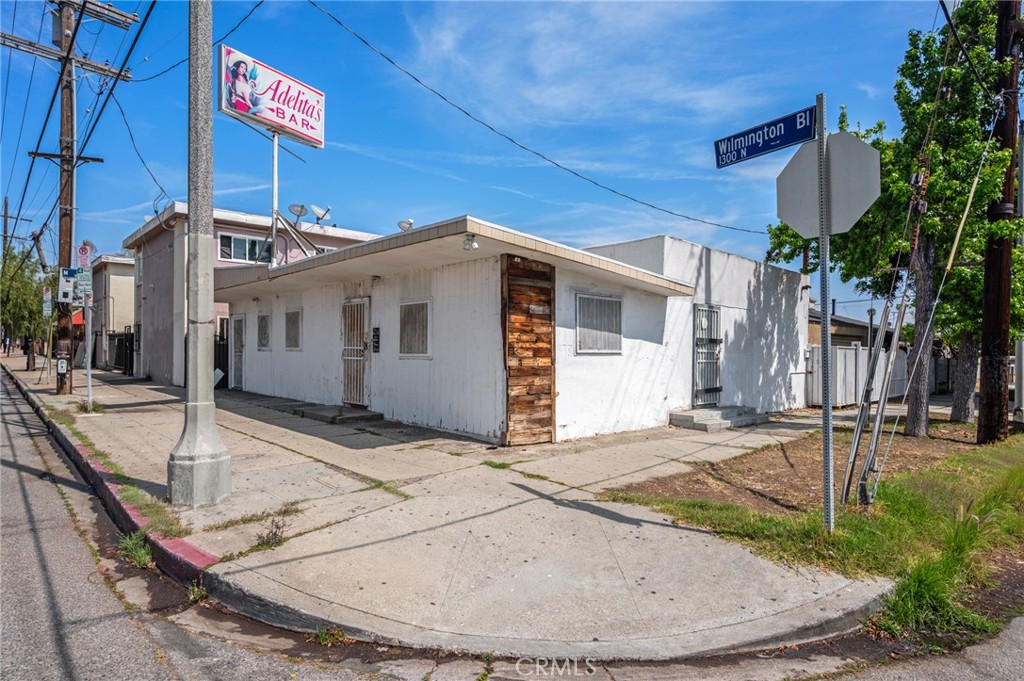 1302 N Wilmington Boulevard Property Photo 3