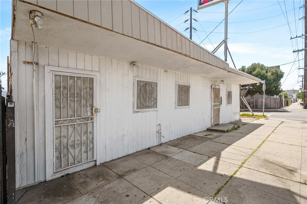 1302 N Wilmington Boulevard Property Photo 4