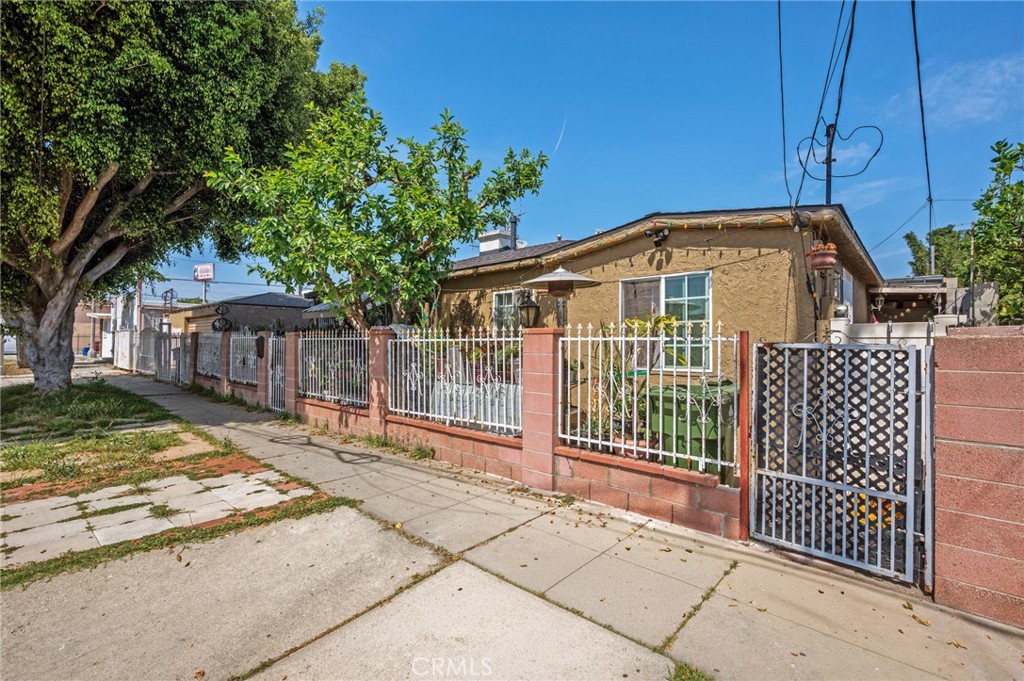 1302 N Wilmington Boulevard Property Photo 6