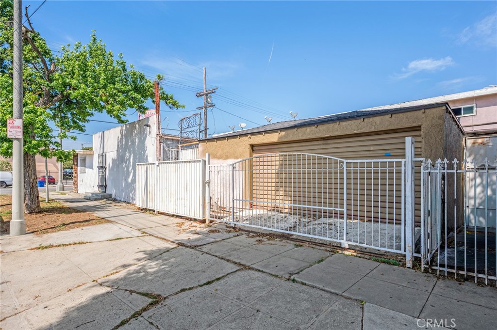 1302 N Wilmington Boulevard Property Photo 7