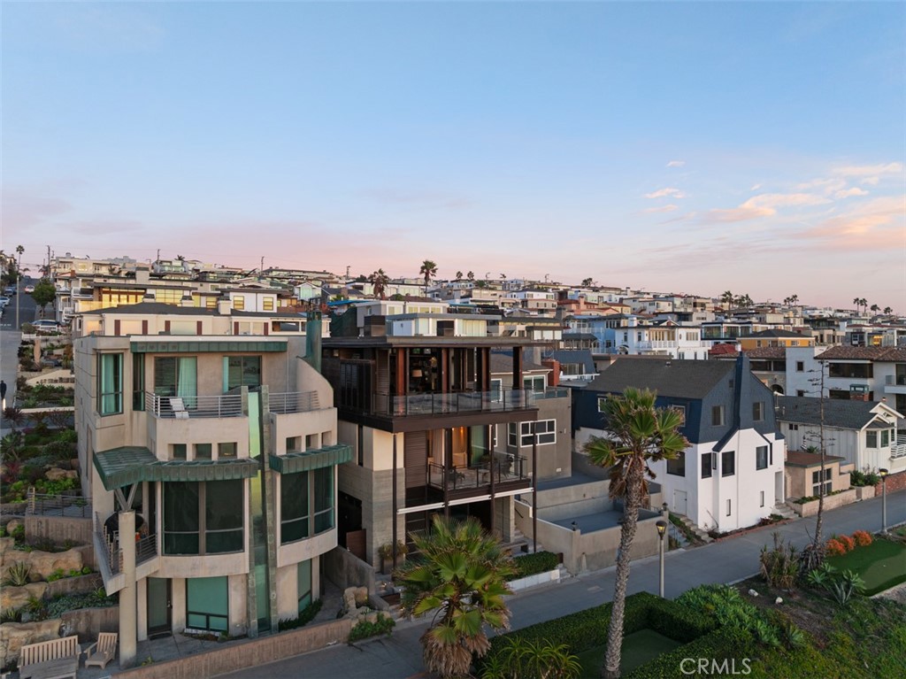 3216 The Strand Property Photo 4
