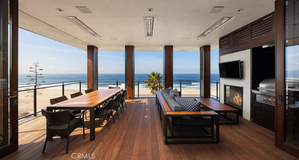 3216 The Strand Property Photo 36