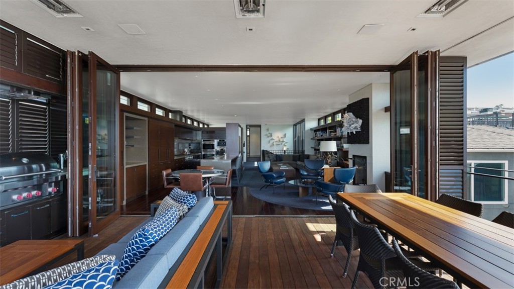 3216 The Strand Property Photo 39