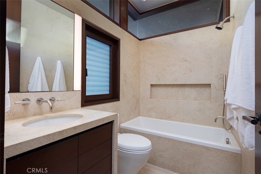 3216 The Strand Property Photo 51
