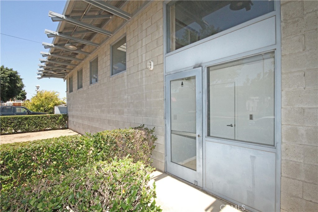 25208 Broadwell Avenue A Property Photo 3