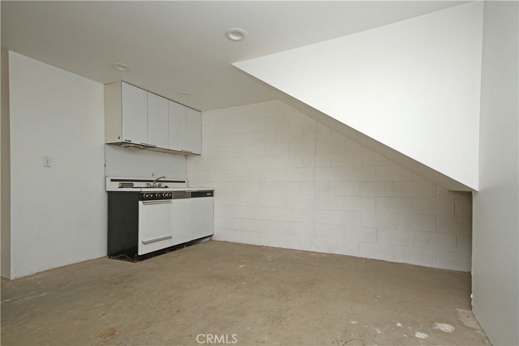 25208 Broadwell Avenue A Property Photo 6