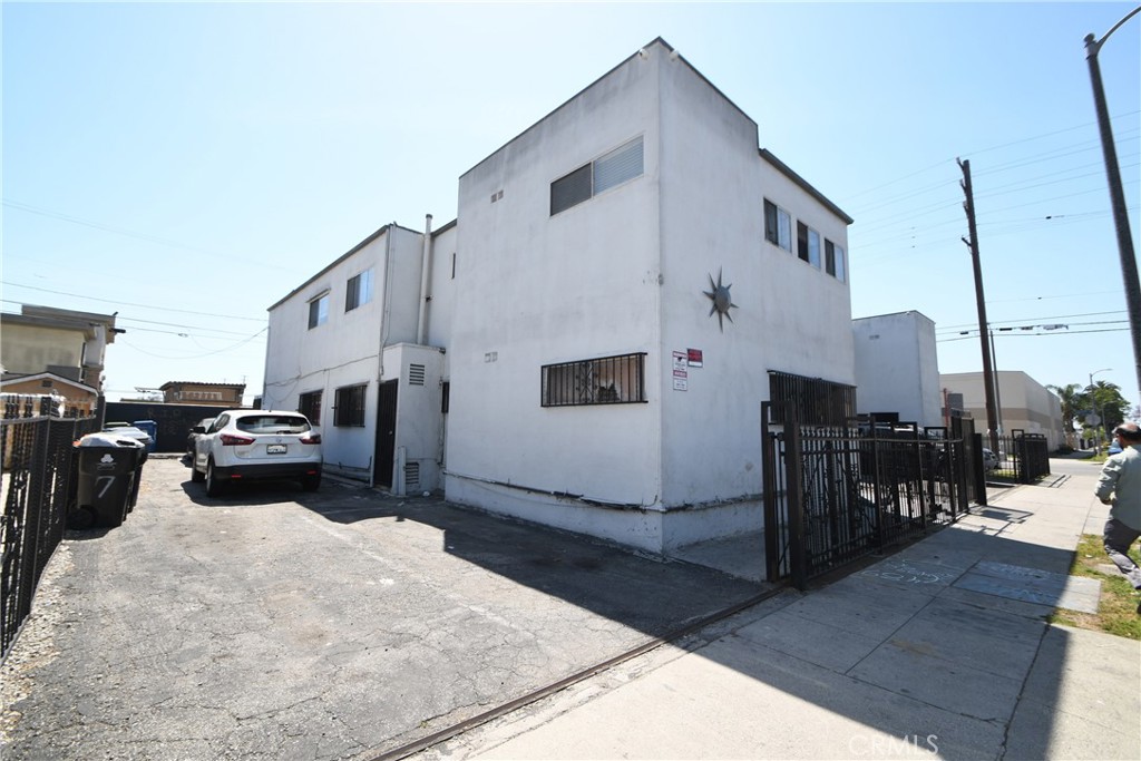 7104 San Pedro Property Photo 4