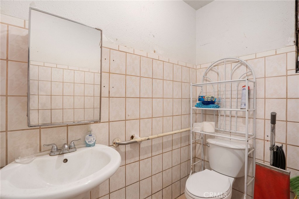 7028 Pacific Blvd Property Photo 11