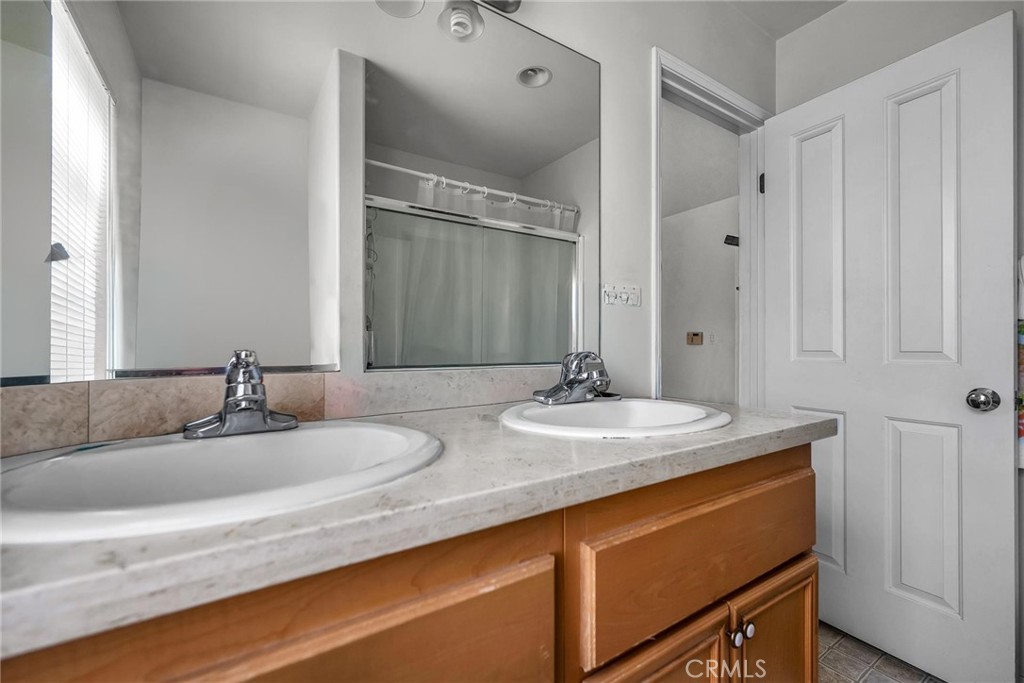 832 Arlington Property Photo 18