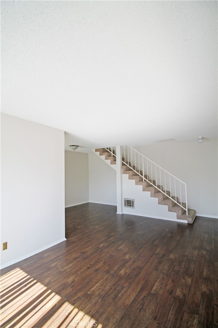 637 Manhattan Beach Boulevard Property Photo 4