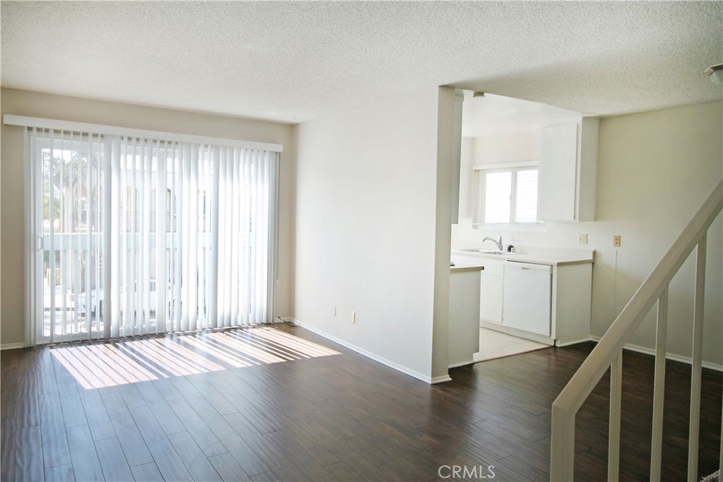 637 Manhattan Beach Boulevard Property Photo 6