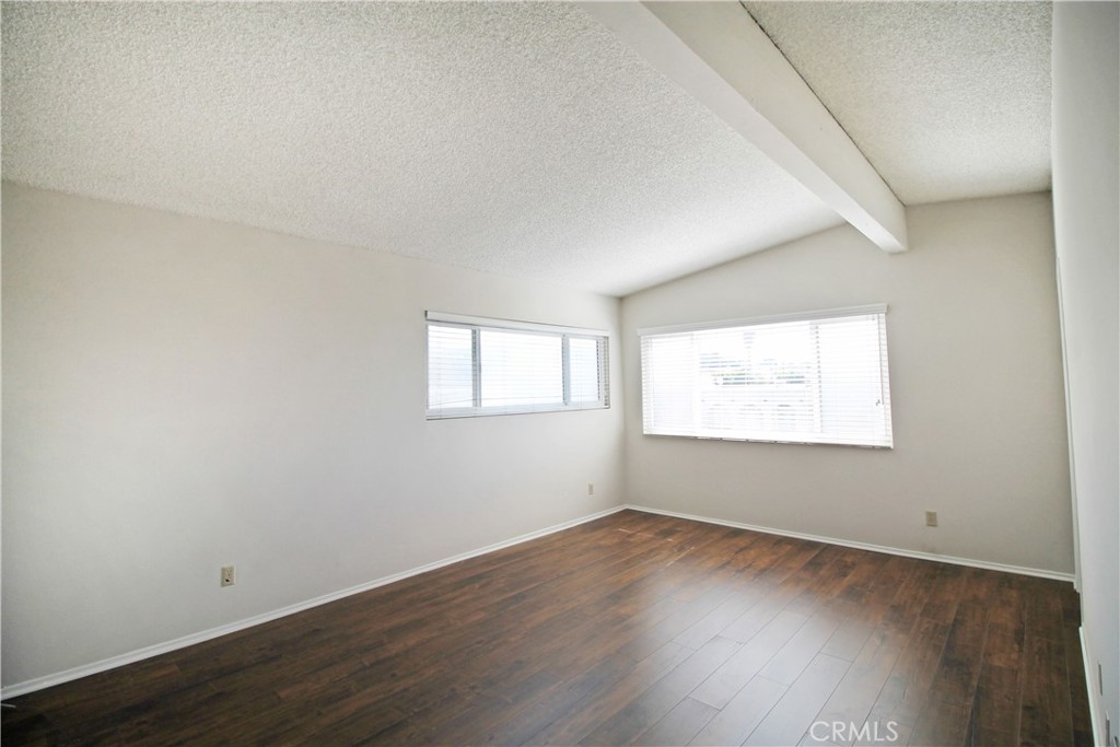 637 Manhattan Beach Boulevard Property Photo 10