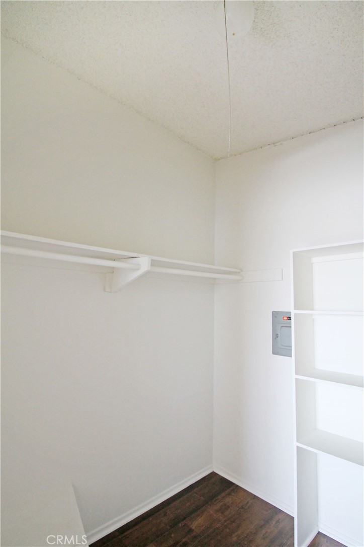 637 Manhattan Beach Boulevard Property Photo 12