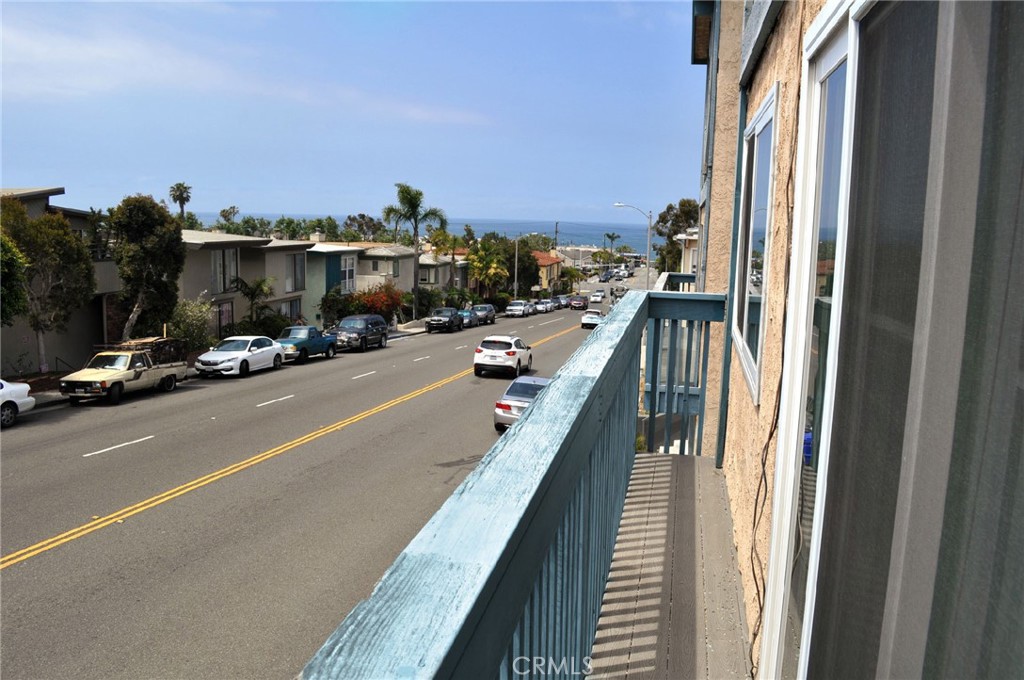 637 Manhattan Beach Boulevard Property Photo 18