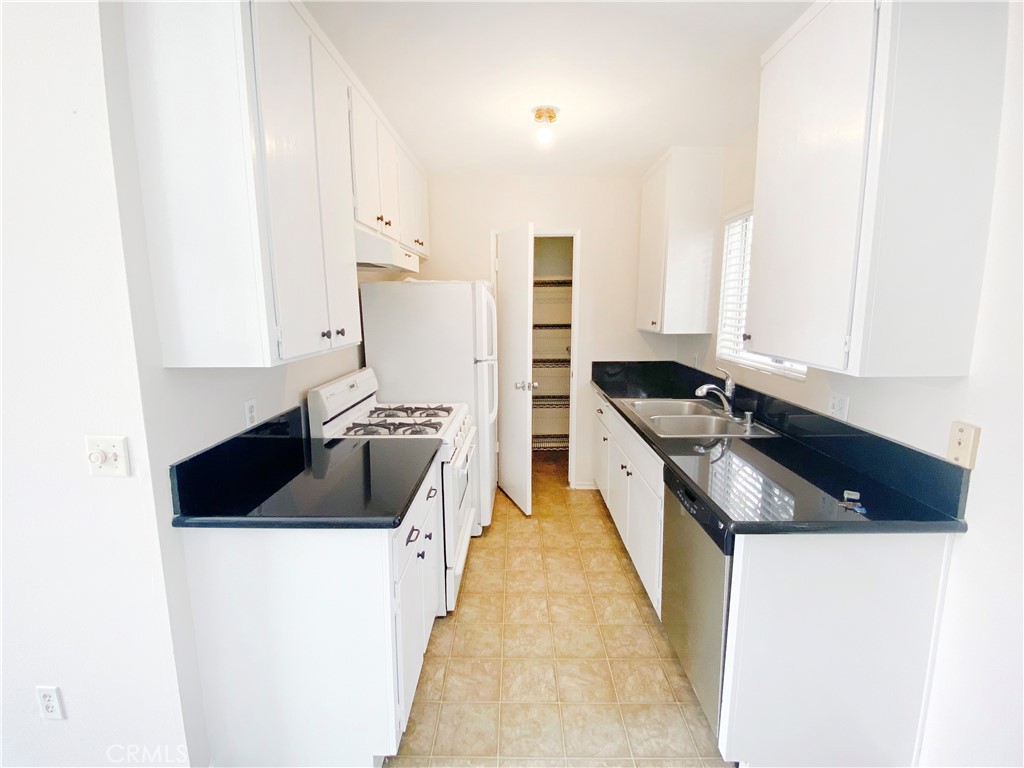 637 Manhattan Beach Boulevard Property Photo 20