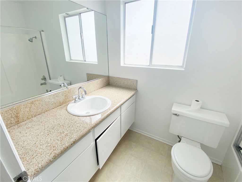 637 Manhattan Beach Boulevard Property Photo 24
