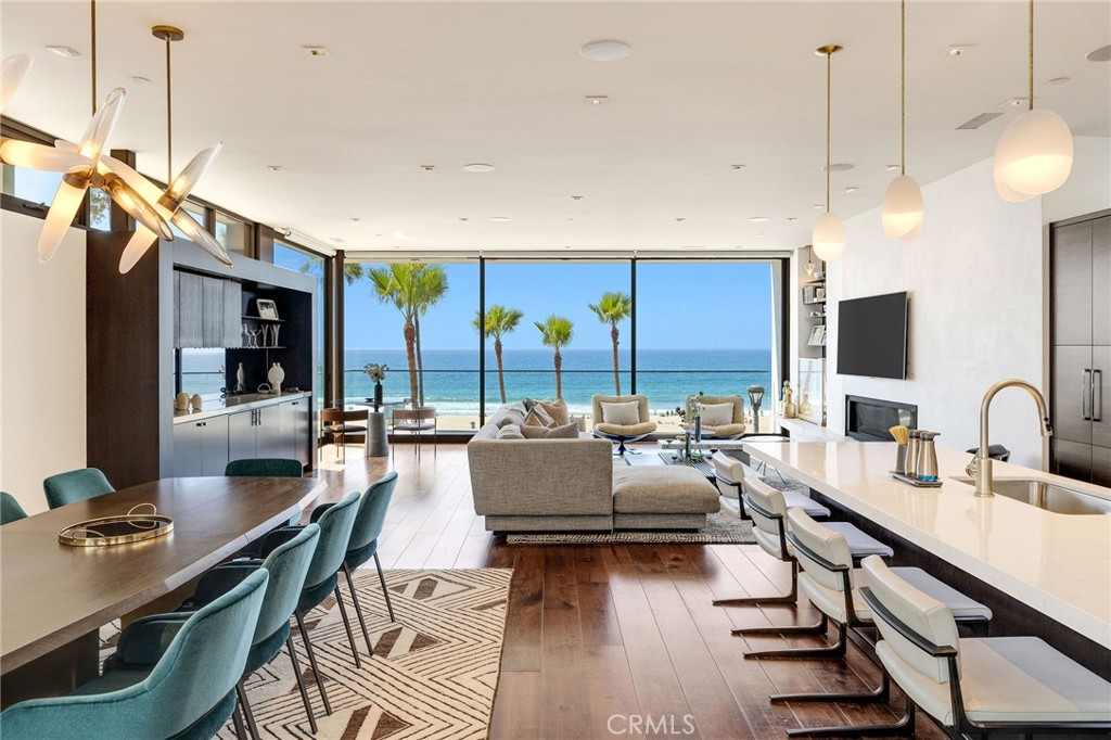 1204 The Strand Property Photo 7