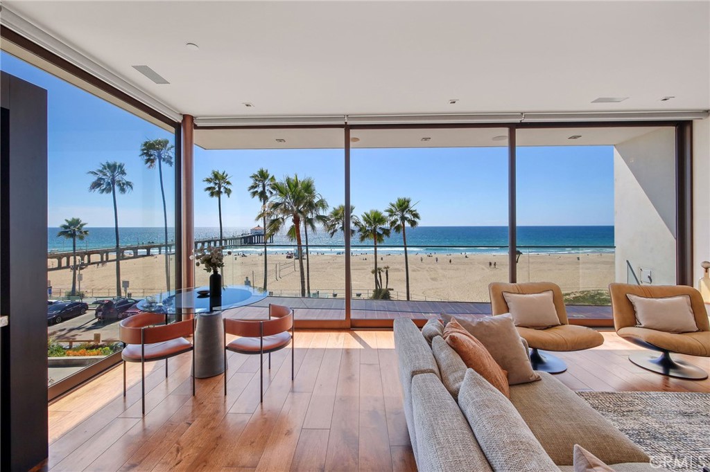 1204 The Strand Property Photo 9