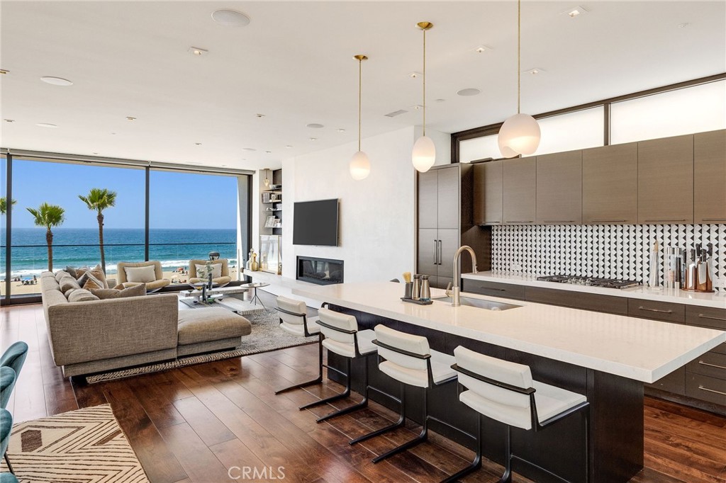 1204 The Strand Property Photo 13