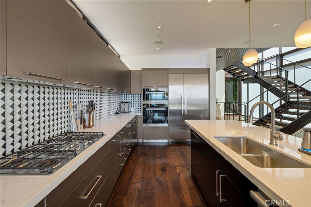 1204 The Strand Property Photo 14