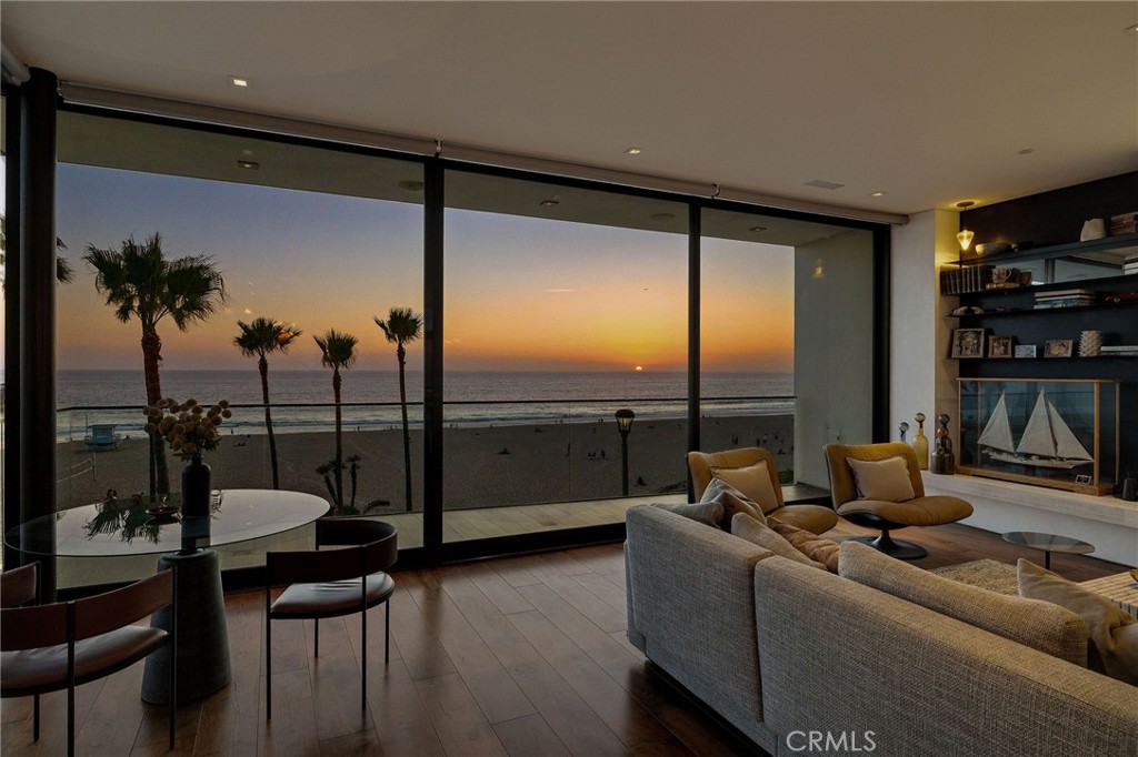 1204 The Strand Property Photo 17