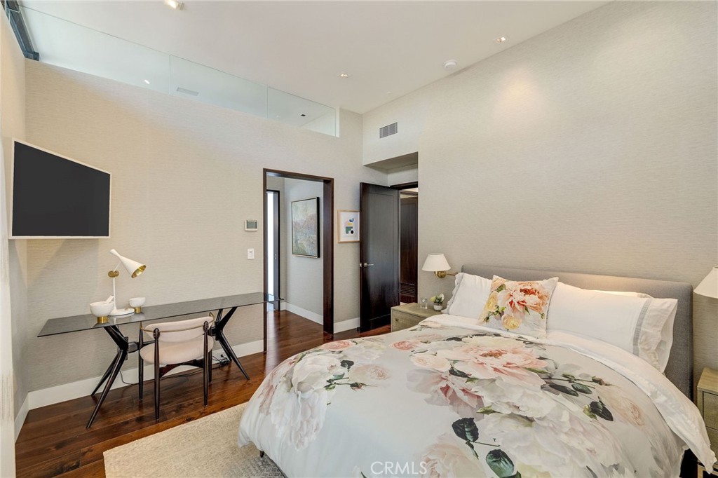 1204 The Strand Property Photo 42