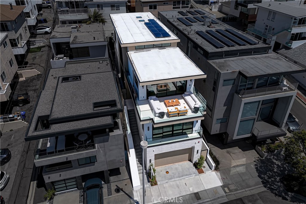 1404 Manhattan Property Photo 3