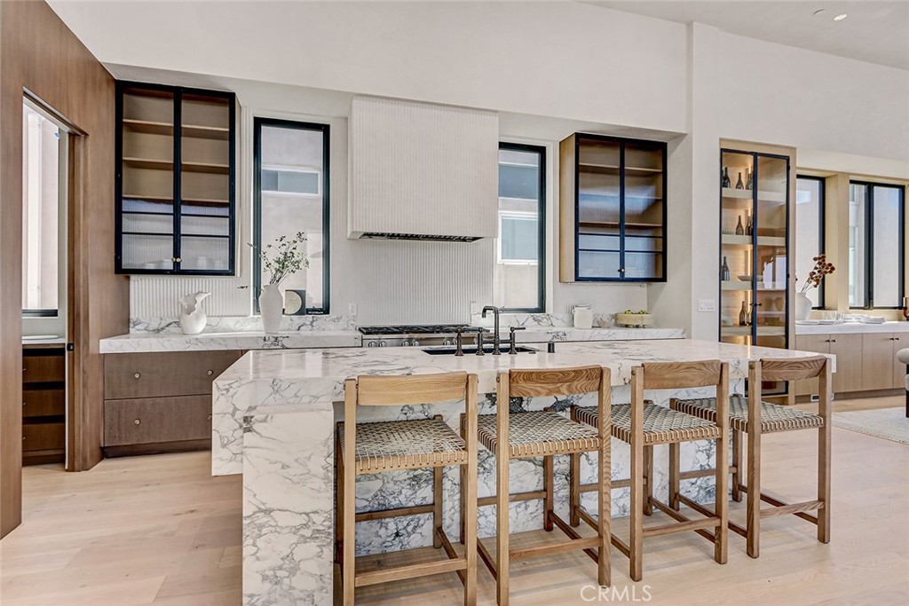 1404 Manhattan Property Photo 4