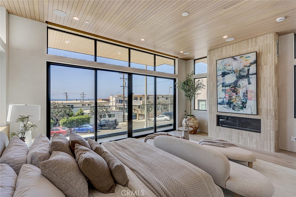 1404 Manhattan Property Photo 7