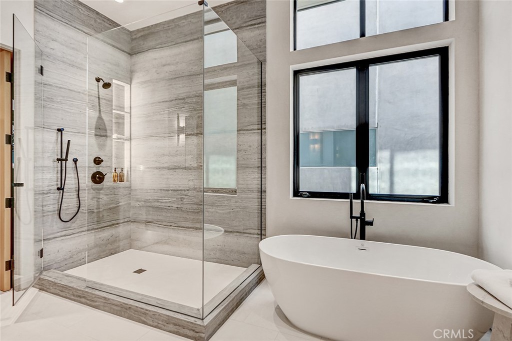 1404 Manhattan Property Photo 8