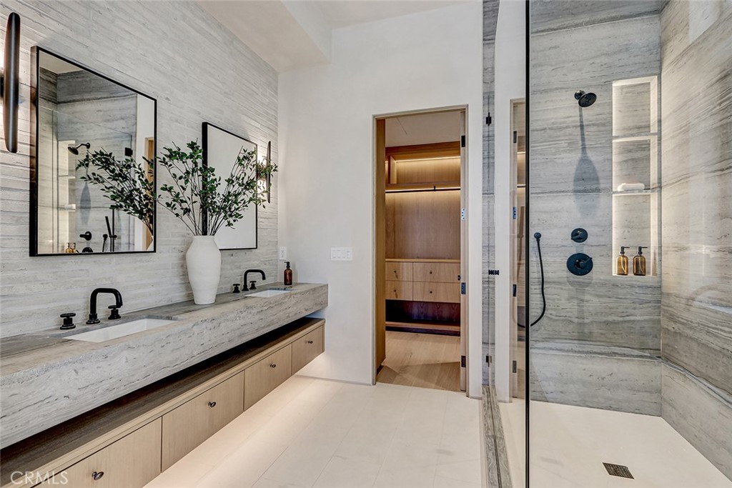 1404 Manhattan Property Photo 9