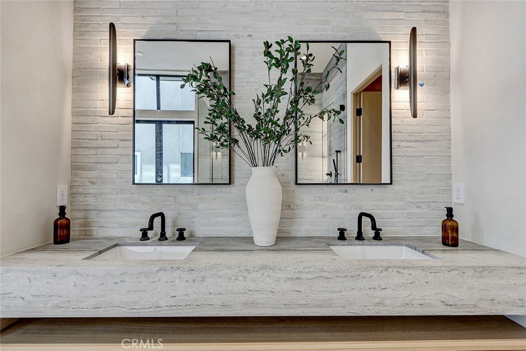 1404 Manhattan Property Photo 10