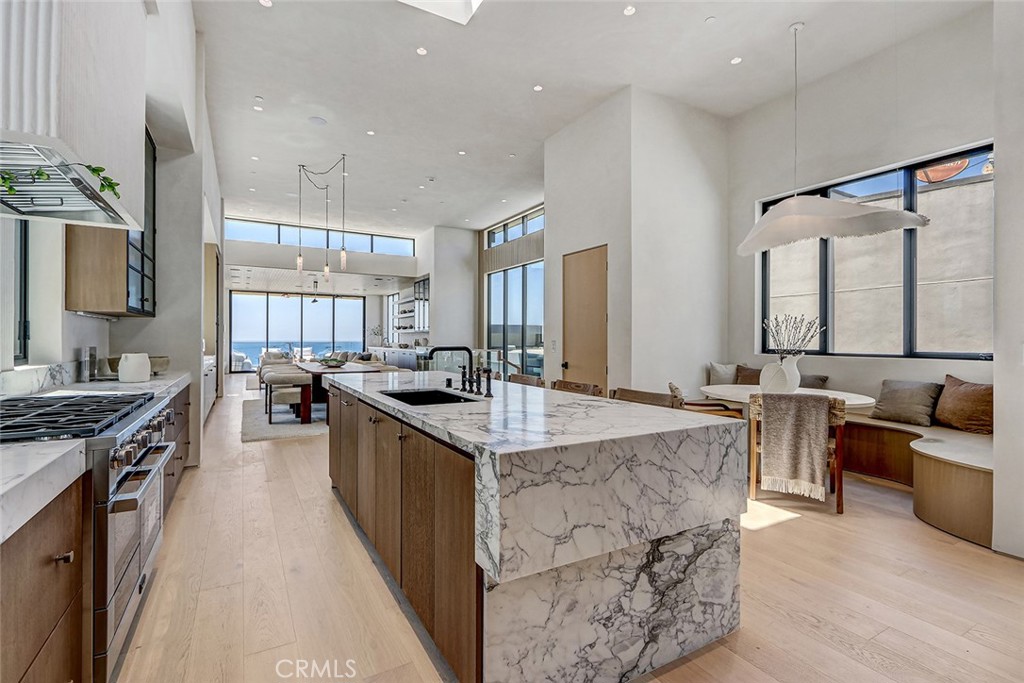 1404 Manhattan Property Photo 16