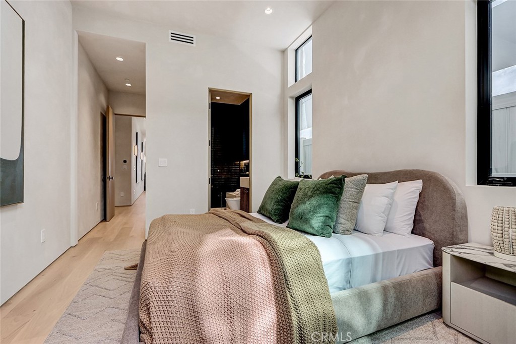 1404 Manhattan Property Photo 40