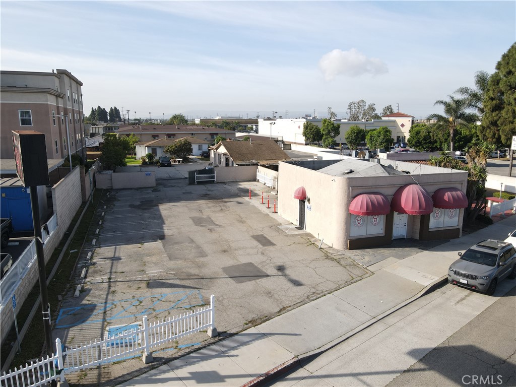 1716 W Redondo Beach Property Photo 3