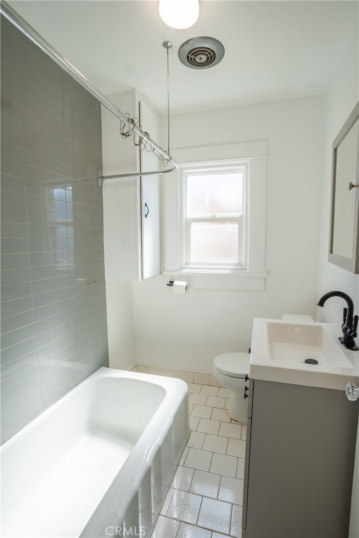 912 E Commonwealth Property Photo 10