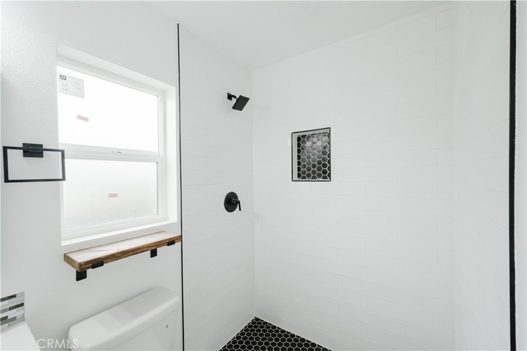 912 E Commonwealth Property Photo 35