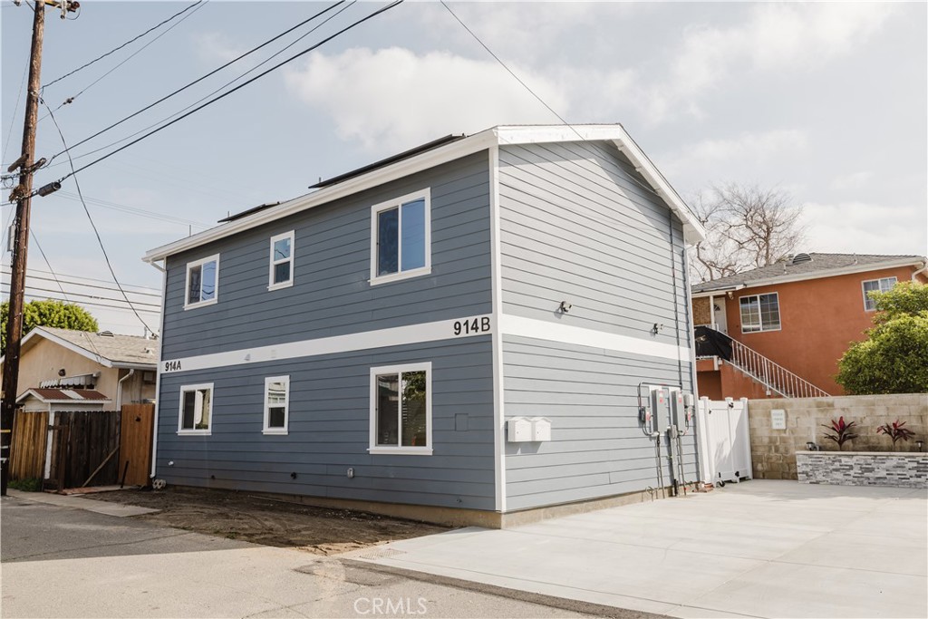 912 E Commonwealth Property Photo 45