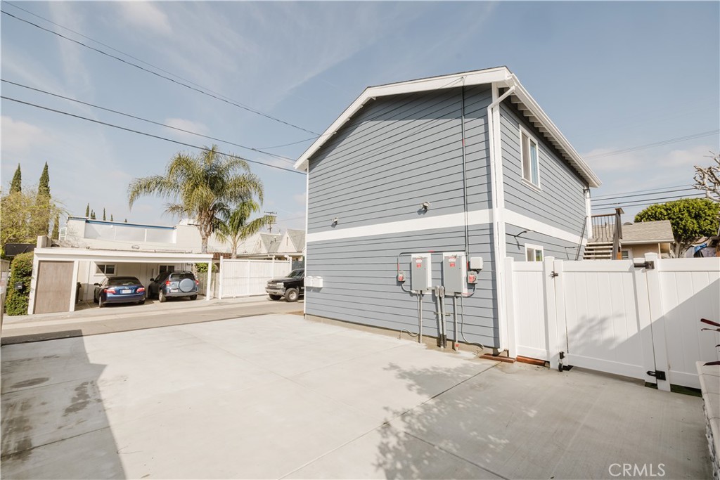 912 E Commonwealth Property Photo 47