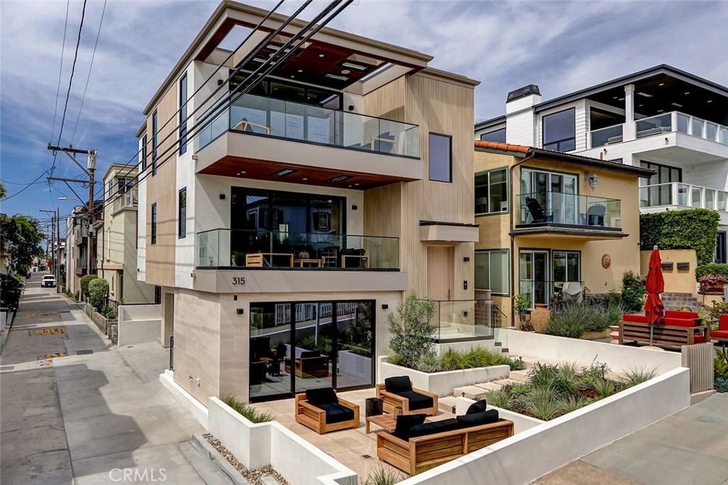 315 25th Property Photo 3