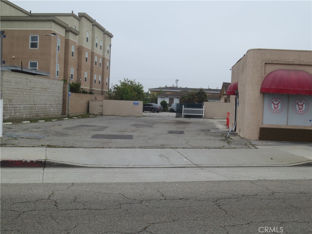 1716 W Redondo Beach Property Photo 11