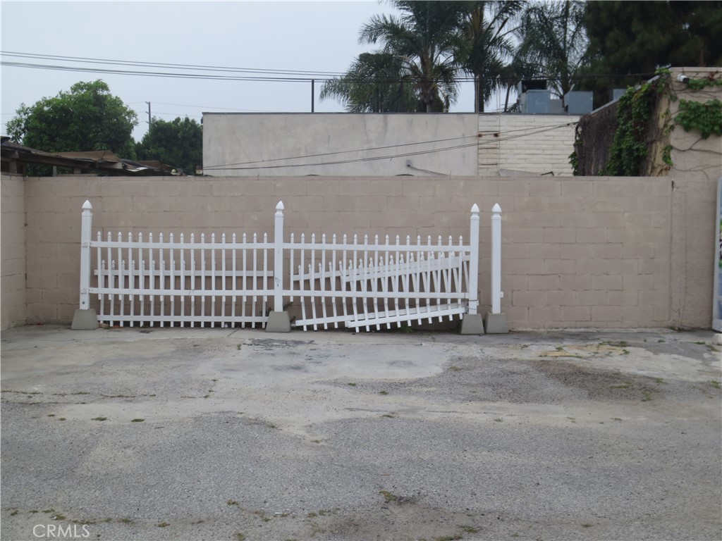 1716 W Redondo Beach Property Photo 22