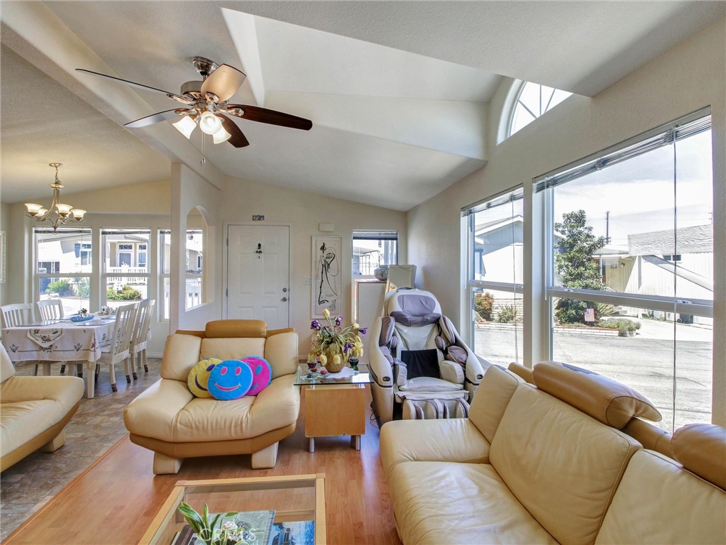 2550 Pacific Coast Highway 51 Property Photo 2