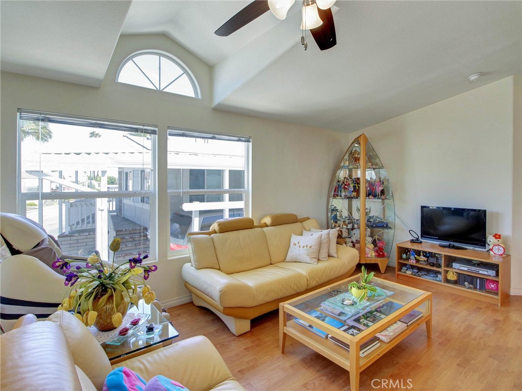 2550 Pacific Coast Highway 51 Property Photo 4