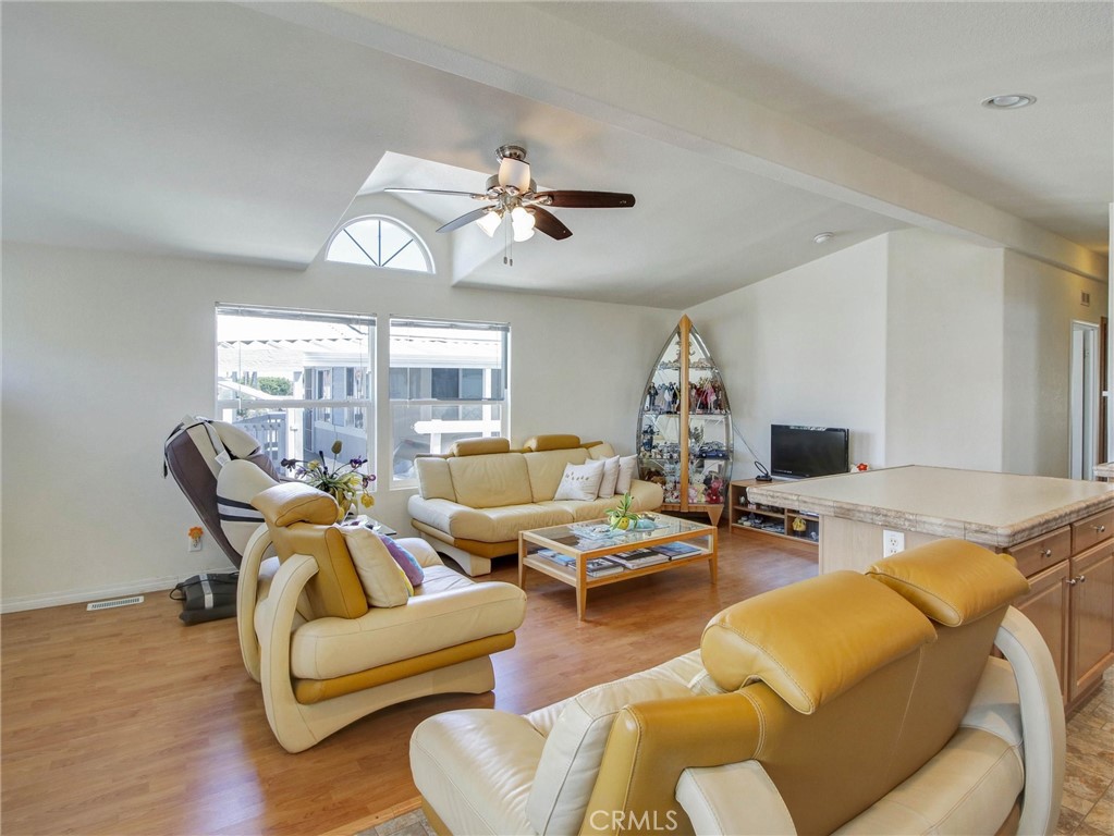 2550 Pacific Coast Highway 51 Property Photo 6