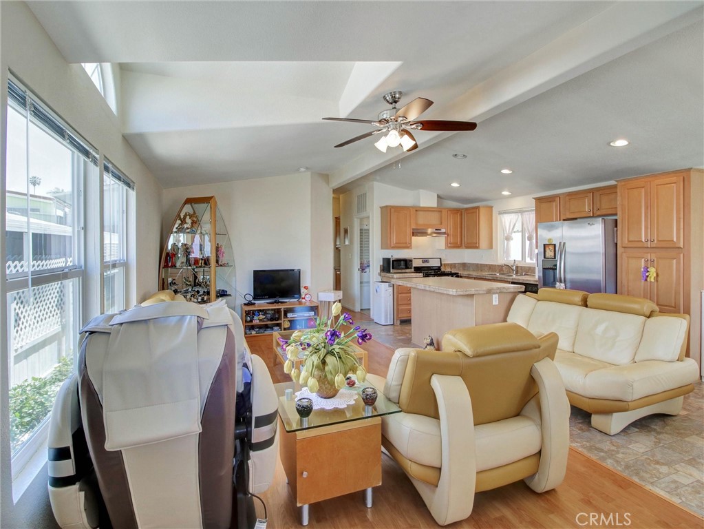 2550 Pacific Coast Highway 51 Property Photo 7