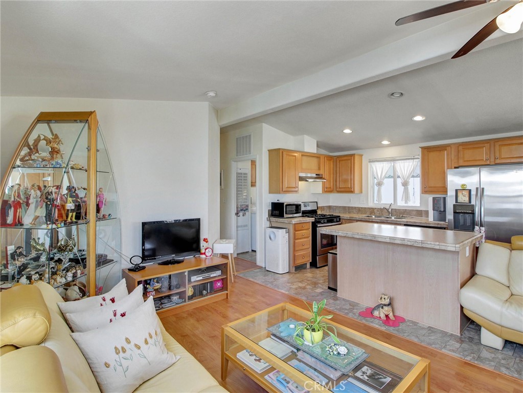 2550 Pacific Coast Highway 51 Property Photo 11