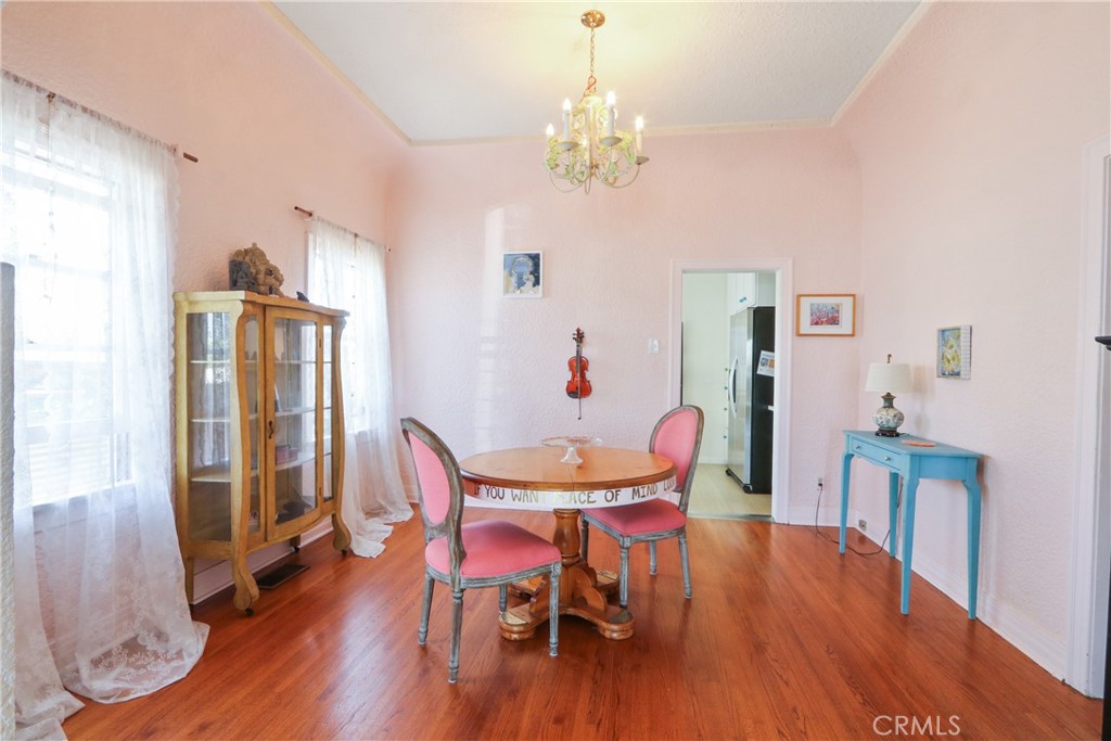 1055 W 17th Property Photo 5