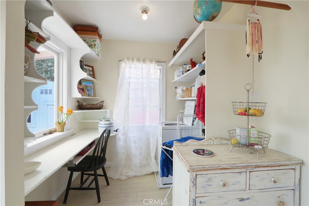 1055 W 17th Property Photo 12