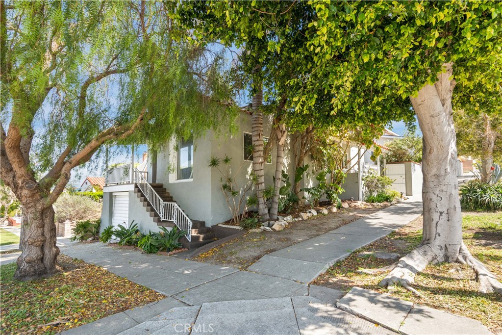 1810 S Leland Property Photo 3